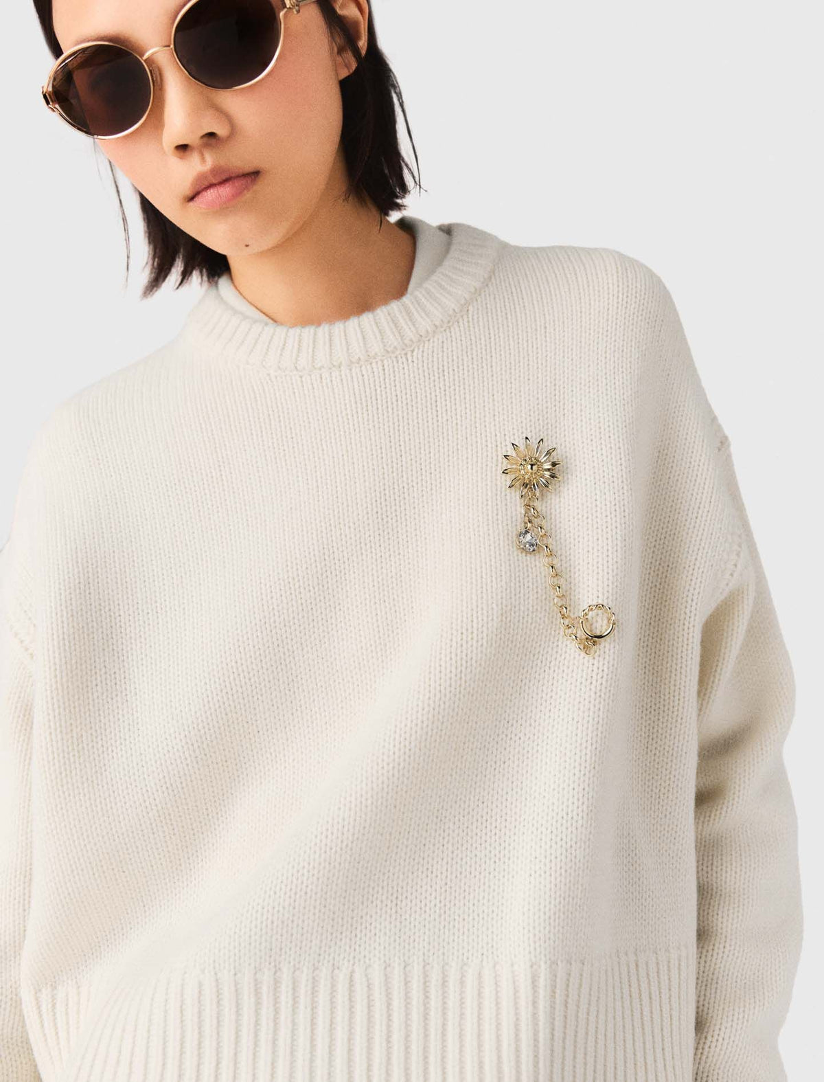 Sweater with floral brooch | Maje