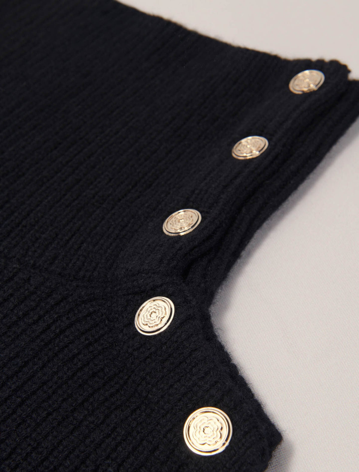 Button-up wool mix collar wrap | Maje